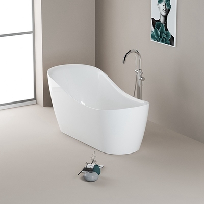 Banheiro contemporâneo freestanding banheira de imersão com colocação de dreno central